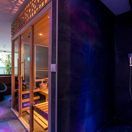 Сasa de vacaciones Unique House - Private Spa&pool -stayinseville