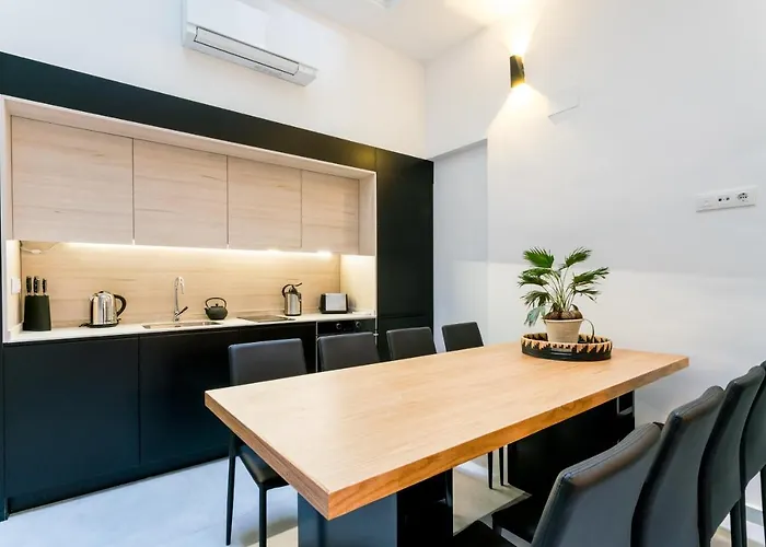 Unique House - Private Spa&pool -stayinseville