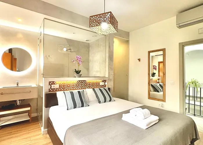 Unique House - Private Spa&pool -stayinseville Σπίτι διακοπών