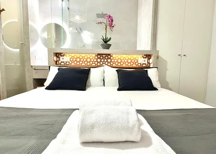 Unique House - Private Spa&pool -stayinseville Σπίτι διακοπών *