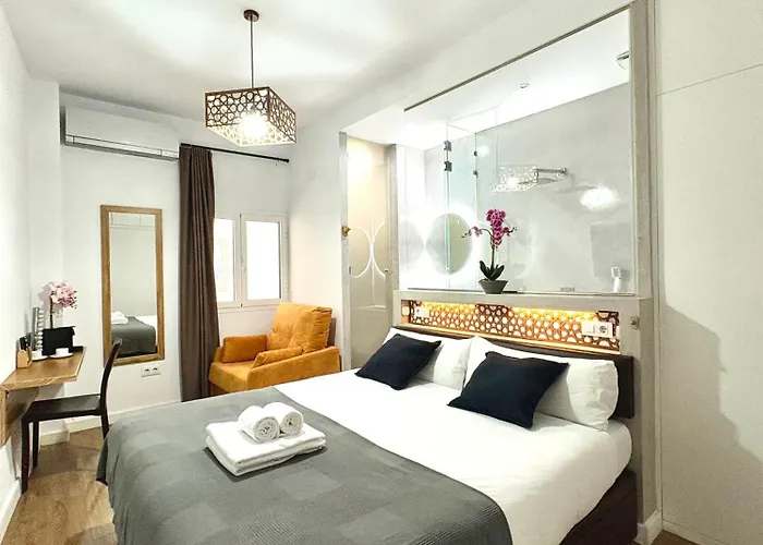 Unique House - Private Spa&pool -stayinseville Σπίτι διακοπών