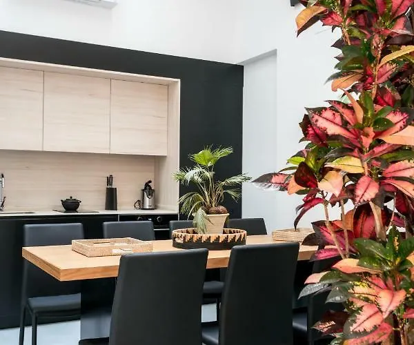 Unique House - Private Spa&pool -stayinseville Σπίτι διακοπών